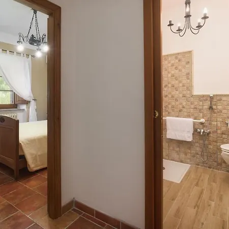 Augusto 10, Emma Willa *